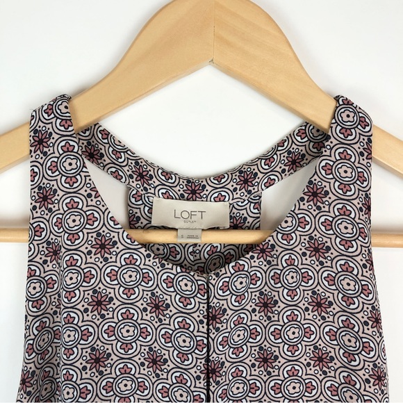 LOFT Sleeveless Blouse Pink White Floral - Picture 5 of 9
